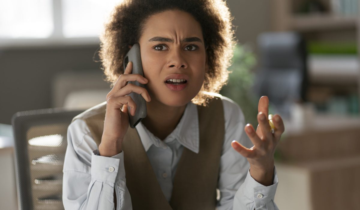 medium-shot-female-economist-holding-smartphone